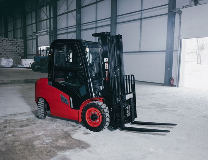 Дизельный вилочный погрузчик ZAUBERG DB35 M #1